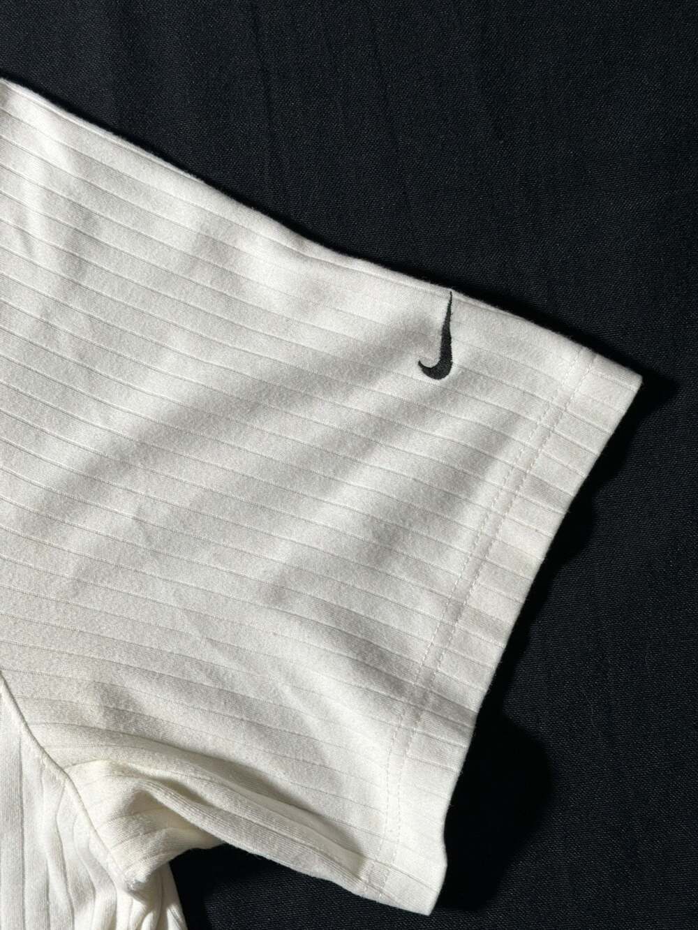 NikeCourt Heritage Ribbed Panel Tennis T-Shirt - Picture 8 of 10